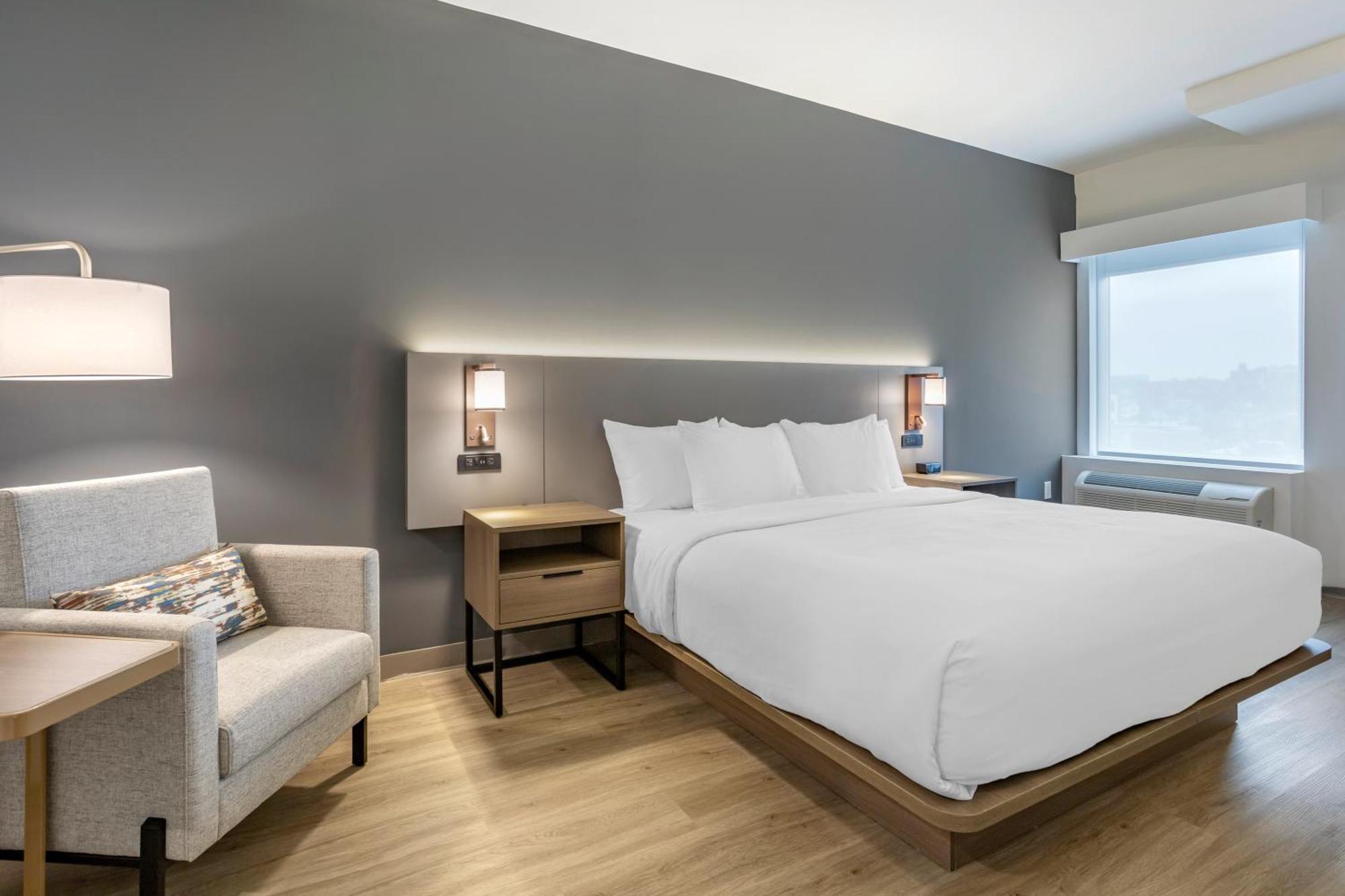 Comfort Inn & Suites Newark Liberty International Airport Exterior foto