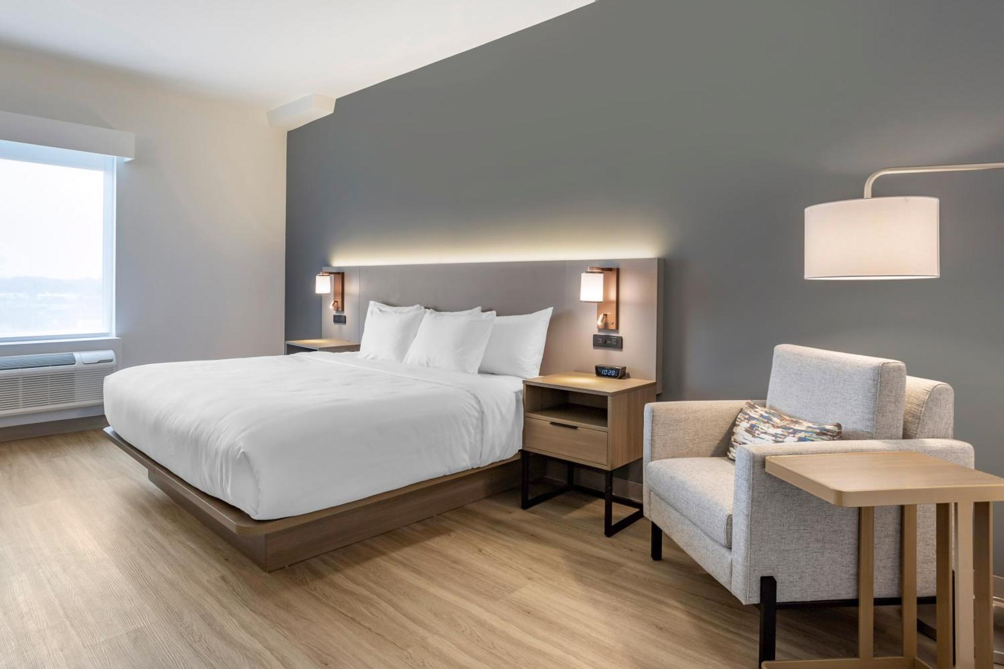 Comfort Inn & Suites Newark Liberty International Airport Exterior foto