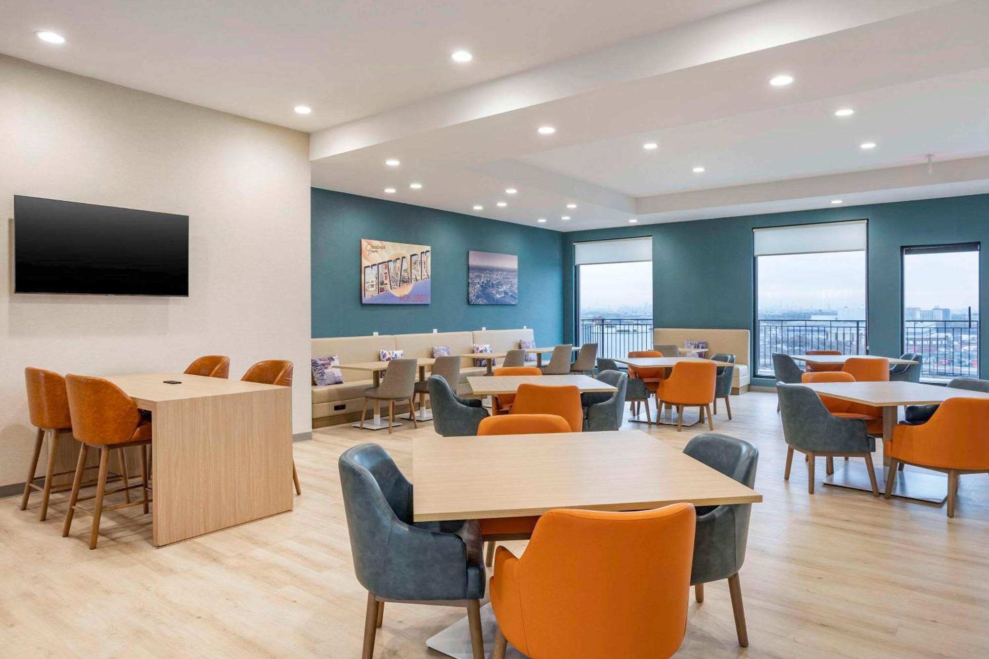 Comfort Inn & Suites Newark Liberty International Airport Exterior foto